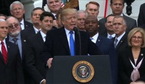 Promesse tenue: Trump célèbre l'adoption de la baisse des impôts