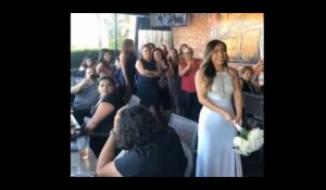 Une mariée jette son bouquet mais se rate complètement (vidéo)