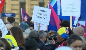 Paris: manifestation contre les violences faites aux femmes