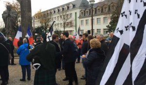 300 manifestants pour la sauvegarde de la croix de la statue du pape