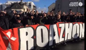 La parade des ultras rennais du RCK avant le derby contre Nantes