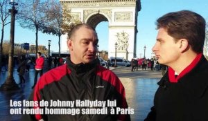 Les fans de Johnny Hallyday lui ont rendu hommage samedi  à Paris