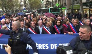 Des élus tentent d'empêcher une prière de rue à Clichy (92)