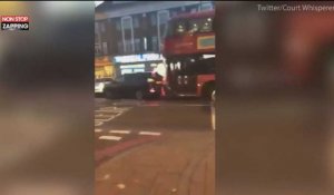 Londres : un bus fonce dans un accident de voiture (Vidéo)