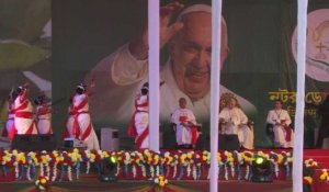 La jeunesse bangladaise fait ses adieux au pape François