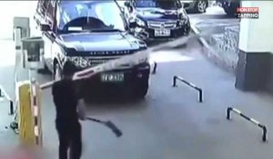 Hors de lui, un automobiliste détruit la barrière d'un parking (vidéo)