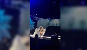 Victoria's Secret : un mannequin fait une énorme chute pendant le défilé 2017 ! (Vidéo) 