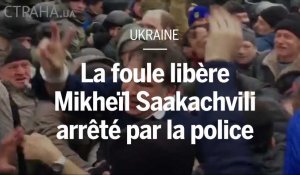 Arrêté, l'ex-président ukrainien Saakachvili est libéré quelques heures plus tard par la foule