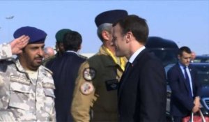 Au Qatar, Macron visite la base militaire d'Al-Udeid