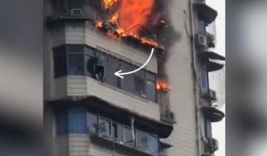 Pour échapper à un incendie, il se suspend au 15e étage d'un immeuble