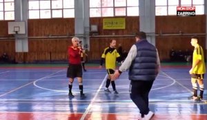 Ukraine : Un entraîneur de Futsal met une grosse droite à l'arbitre (Vidéo)