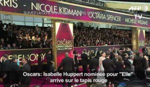 Isabbelle Huppert arrive à la cérémonie des Oscars