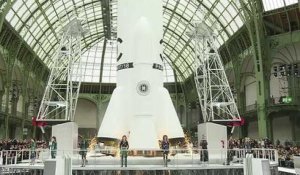 Un défilé Chanel très «spatial» au Grand Palais