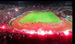 Foot : Le gros spectacle pyrotechnique des supporters algériens (Vidéo)