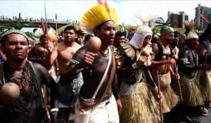 Brésil: Des indigènes marchent pour leurs droits à Brasilia