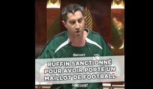François Ruffin porte un maillot de foot et écope d'une santion