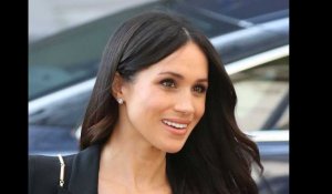 Public Royalty : Meghan Markle a eu CETTE réaction en voyant sa robe de mariée !