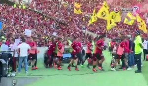 Les fans de Flamengo mettent le feu au Maracana... pour un entraînement