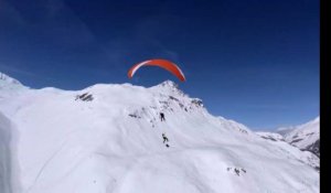 Ski : le drôle de moyen de transport d'un freerider dans les Alpes (vidéo)