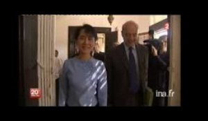 Alain Juppé remet la légion d'honneur à Aung San Suu Kyi