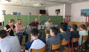 L'orchestre régional de Normandie interprète aux élèves du MFR « L'apprenti sorcier » de Paul Dukas