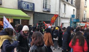 Angers. Les lycéens mettent l'ambiance avant la manifestation intersyndicale 
