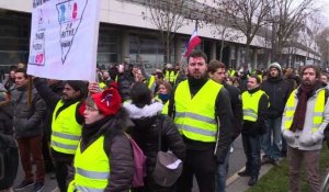Des "gilets jaunes" toujours mobilisés à Paris pour "l'acte VII"