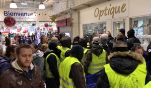 Les Gilets jaunes évacués de Carrefour