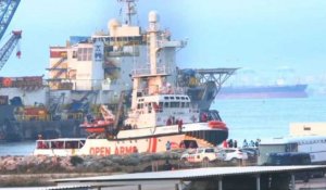 Le bateau d'une ONG avec plus de 300 migrants arrive en Espagne