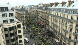 Gilets jaunes: les manifestants défilent place de la Bourse