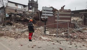 Un ancien bâtiment industriel s'effondre à Croix, un chien cherche d'éventuelles victimes