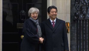 Theresa May reçoit Shinzo Abe à Downing Street