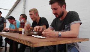 Comines : notre journaliste a testé le concours du mangeur de frites le plus rapide