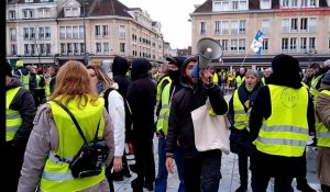 800 gilets jaunes et syndicalistes CGT défilent à Beauvais pour le pouvoir d'achat