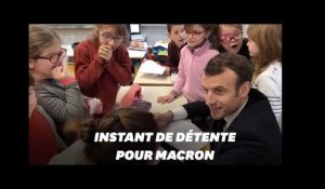 Avant Souillac et le grand débat, Emmanuel Macron s'offre ce joli moment avec des enfants