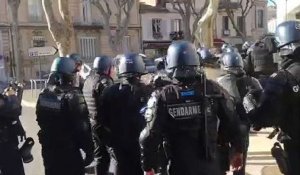 Gilets jaunes : premières tensions à Nîmes entre manifestants et CRS