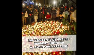 Pologne: Les habitants de Gdansk rendent hommage à leur maire assassiné 