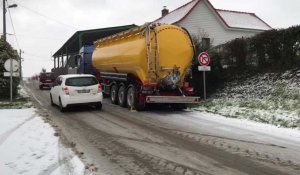 Un camion de sucre bloqué à Licques à cause de la neige