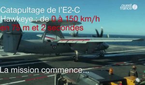 L'envol du Hawkeye sur le porte-avions Charles de Gaulle