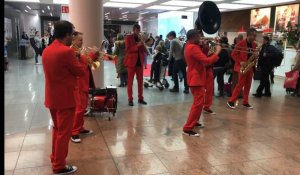 Brussels Airport : gâteaux et orchestre pour fêter les 25 millions de passagers 