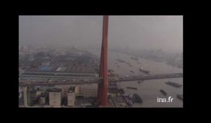 Chine, Shanghai : pont de Nanpu et district de Pudong