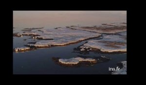Canada, Québec : toundra au coucher du soleil, plaques de neige