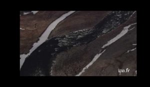 Canada : roche, rivière, banquise