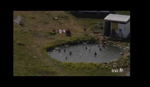 Groënland : baigneurs dans une piscine naturelle