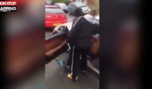 Angleterre : De jeunes enfants détruisent et pillent une voiture (vidéo)