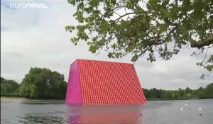 L'artiste Christo dévoile son "London Mastaba"