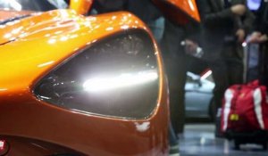 2017 McLaren 720S [SALON DE GENEVE] : brute de carbone