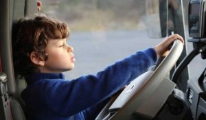 Camion [TEST VIDEO] : peut-on faire conduire un poids lourd à un enfant ? (Volvo Trucks FH500)