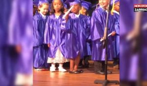 États-Unis : Une fillette trop mignonne danse lors d'une remise de diplômes (Vidéo)