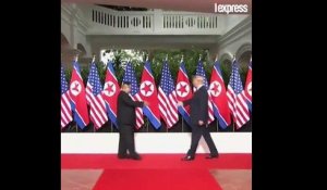 Trump/Kim: une  poignée de main historique
